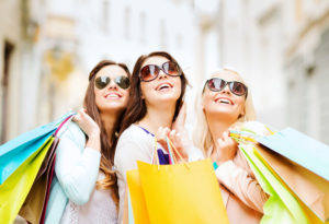 3 women shopping
